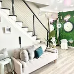Cozy Airport Retreat