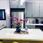 Lovely Beautiful 2Br Apt In Center City