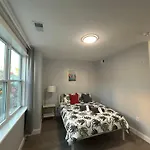Cozy 2-3 Bedroom Apartment In Center City!