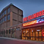 10 Mins To Center City, Sleeps 6, With Rooftop Views!