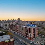 10 Mins To Centercity, With Queen Bed, Views From Rt!