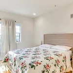 1 Mi To Old Town Philadelphia Townhome With Patio!