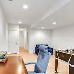 1 Mi To Old Town Philadelphia Townhome With Patio!