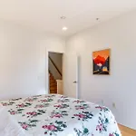 1 Mi To Old Town Philadelphia Townhome With Patio!