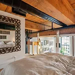 Beautiful Modern Loft Historic Old City 1 Br