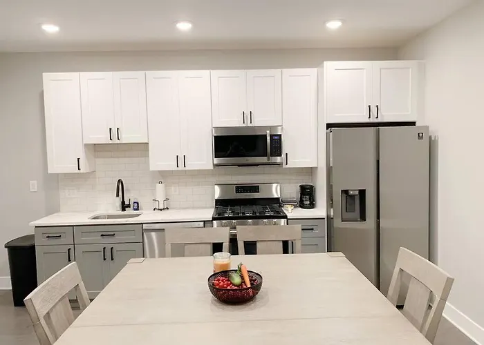 Modern 3 Bedroom 2 Ba With Patio