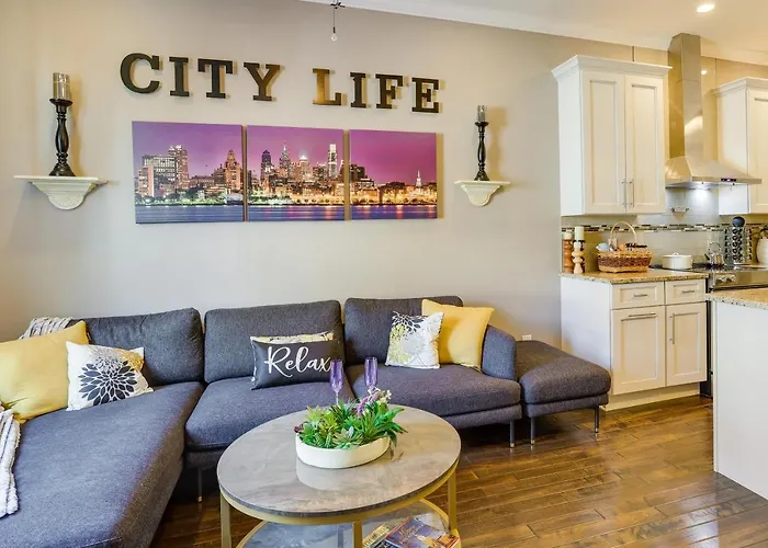 Cozy Philadelphia Rental Steps To Subway Station!