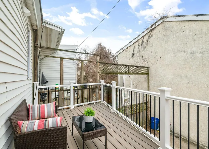 Silverwood Serenity: Large 2B 2B With Parking