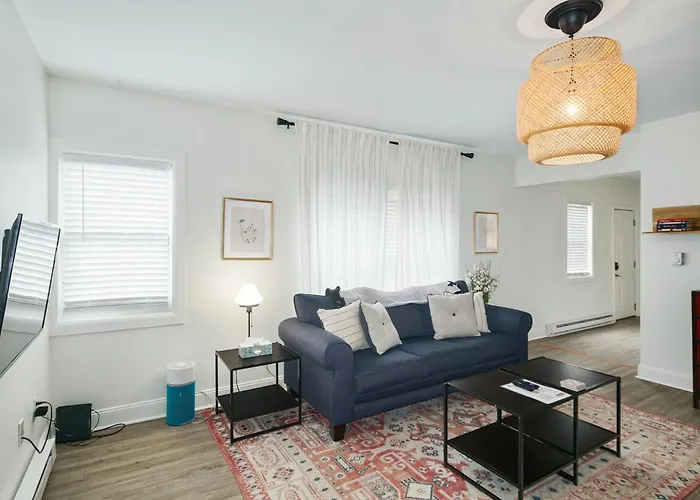 Stroll To Main St: 2Br On The Park