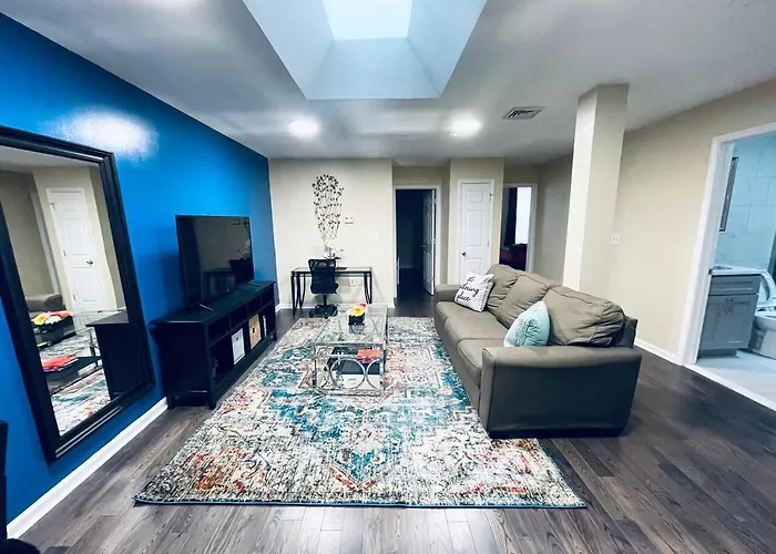 Cozy Beautiful 2Bd Apt In Center City