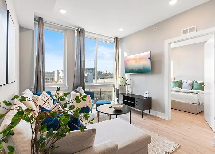 10 Mins To Centercity, With Queen Bed, Views From Rt!