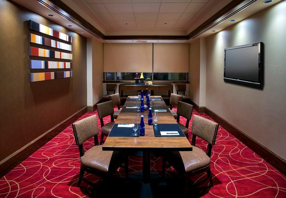 Airport Marriott Hotel 4*