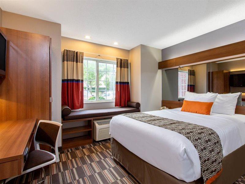 Microtel & By Wyndham Airport Hotel 2*