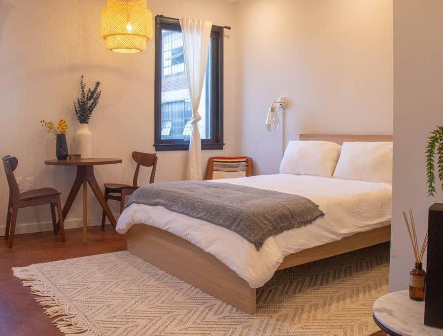Rail Park Downtown Studio, Amazing Views, Contactless Check-in Apartment *