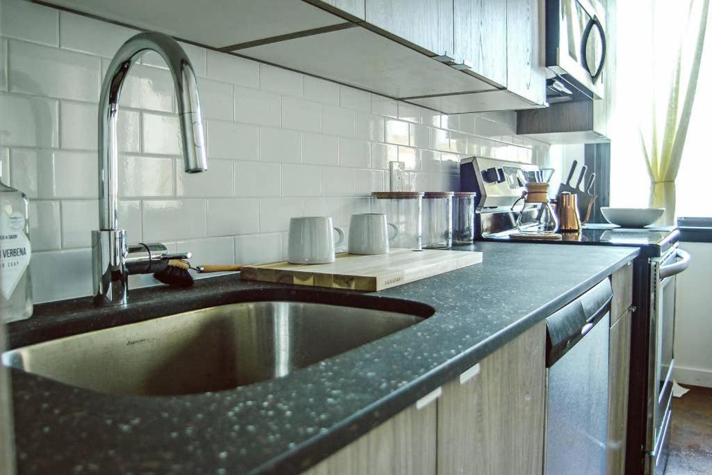 Apartment Rail Park Downtown Studio, Amazing Views, Contactless Check-in Philadelphia