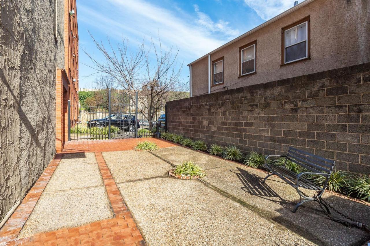 Apartment Luxury 1br Old City-king Bed Walk To Liberty Bell & Independence Mall - Free Parking!