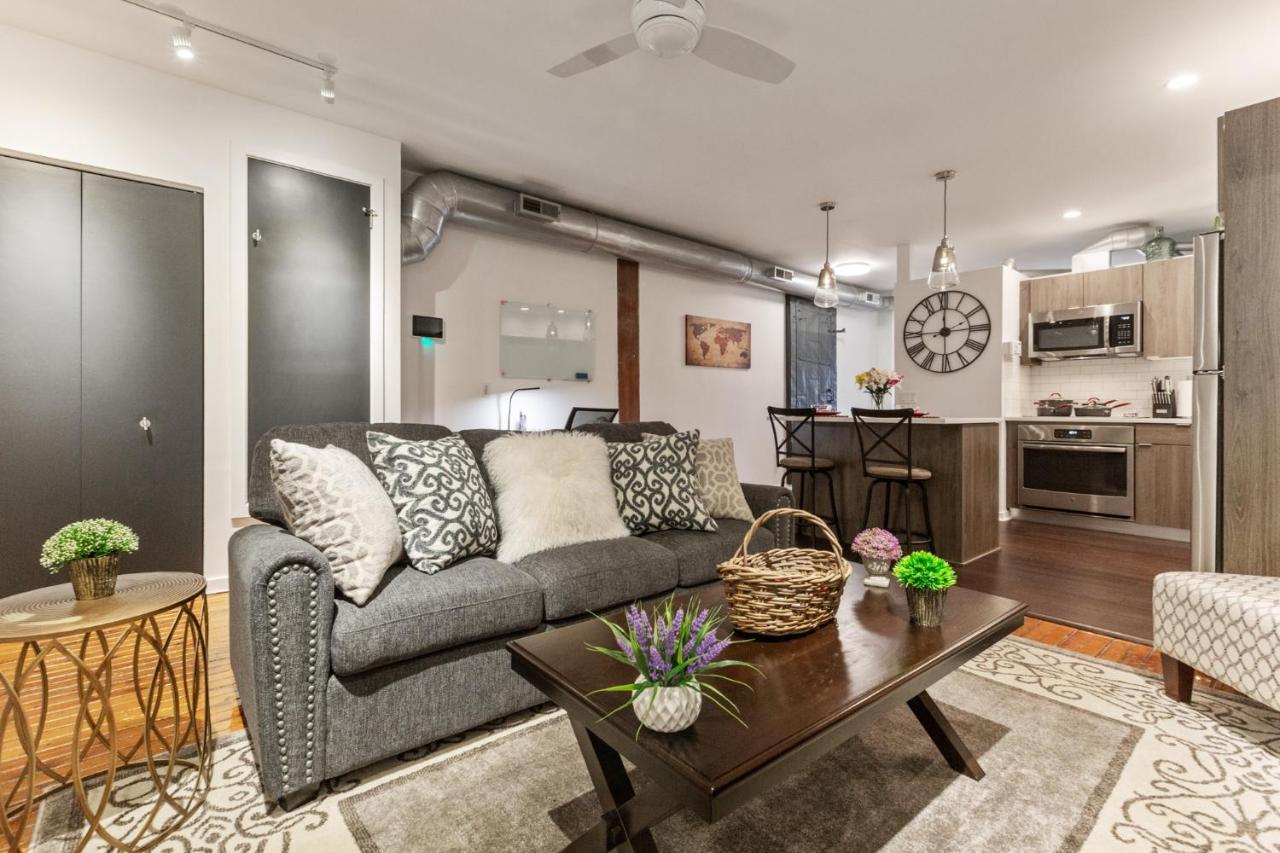 Luxury 1br Old City-king Bed Walk To Liberty Bell & Independence Mall - Free Parking!