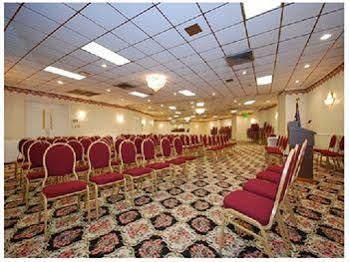Hotel Arpt-stadium Area By Ihg 3*