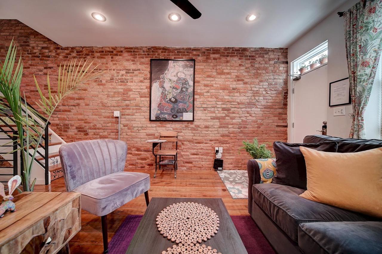 Artsy Hidden Gem --- Free Parking Homestay