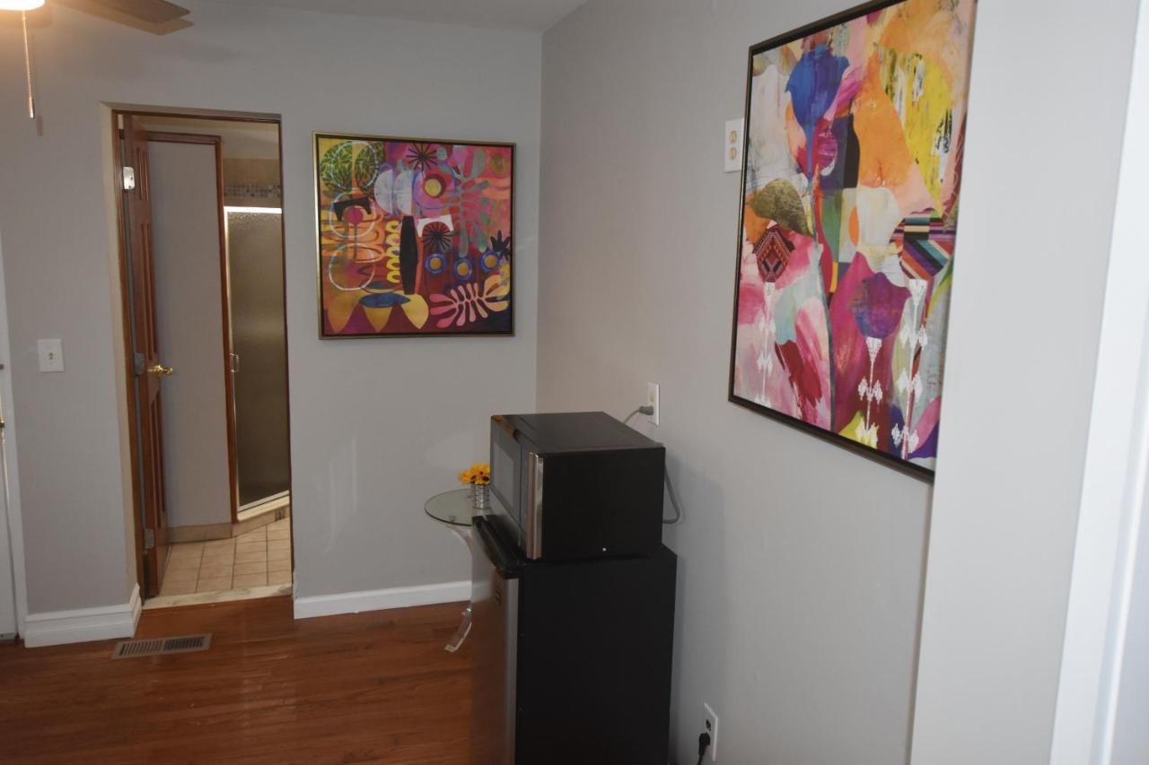 Tla - The Sunflower - Penn's Landing Apartment *