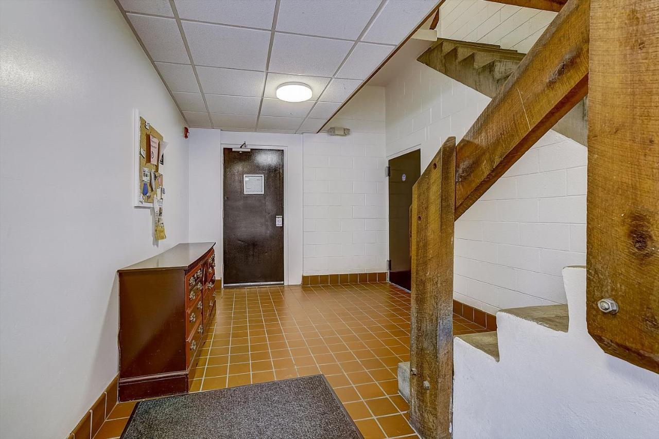 Frontdesk I Mariner's Court Apts Northern Liberties *
