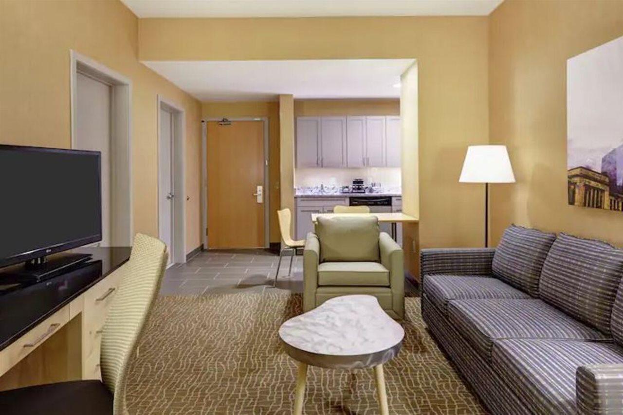 Doubletree By Hilton Center Hotel