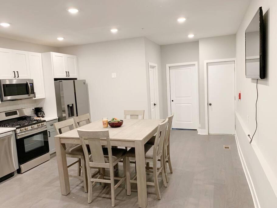 Apartment Modern 3 Bedroom 2 Ba With Patio