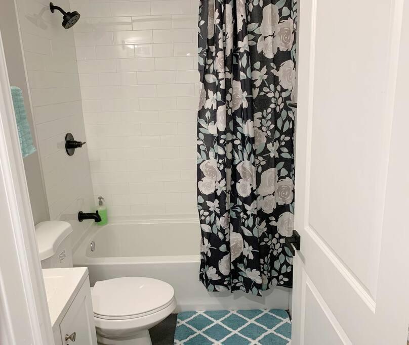 Apartment Modern 3 Bedroom 2 Ba With Patio