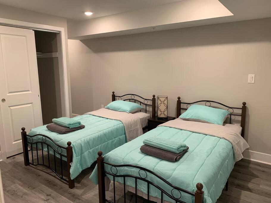 Modern 3 Bedroom 2 Ba With Patio *