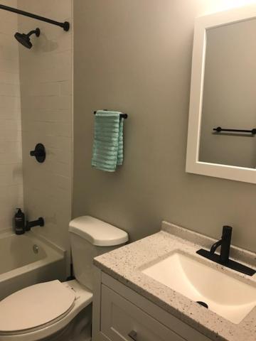 Modern 3 Bedroom 2 Ba With Patio Apartment