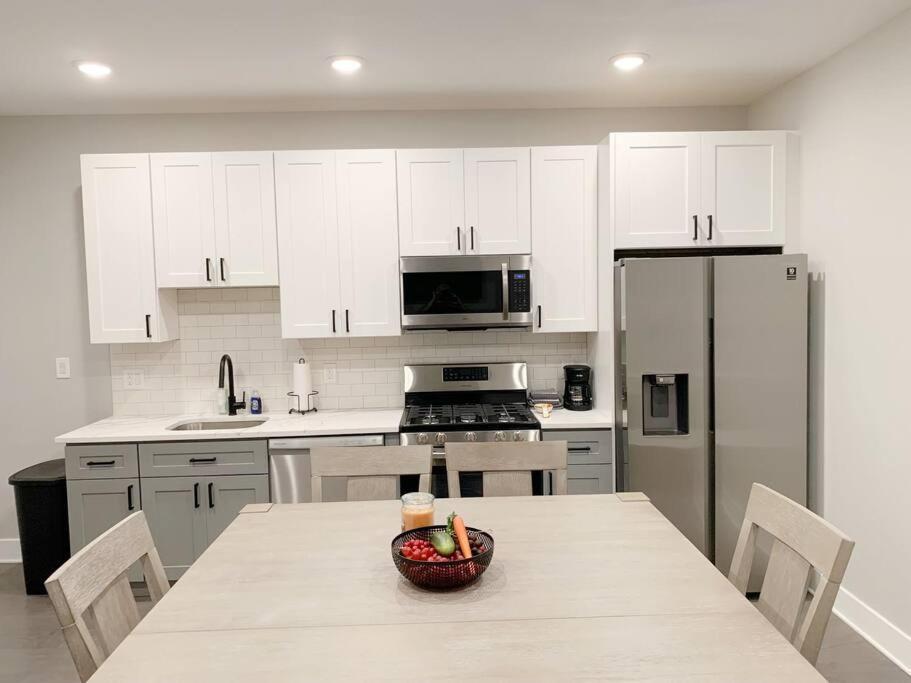 Modern 3 Bedroom 2 Ba With Patio Philadelphia
