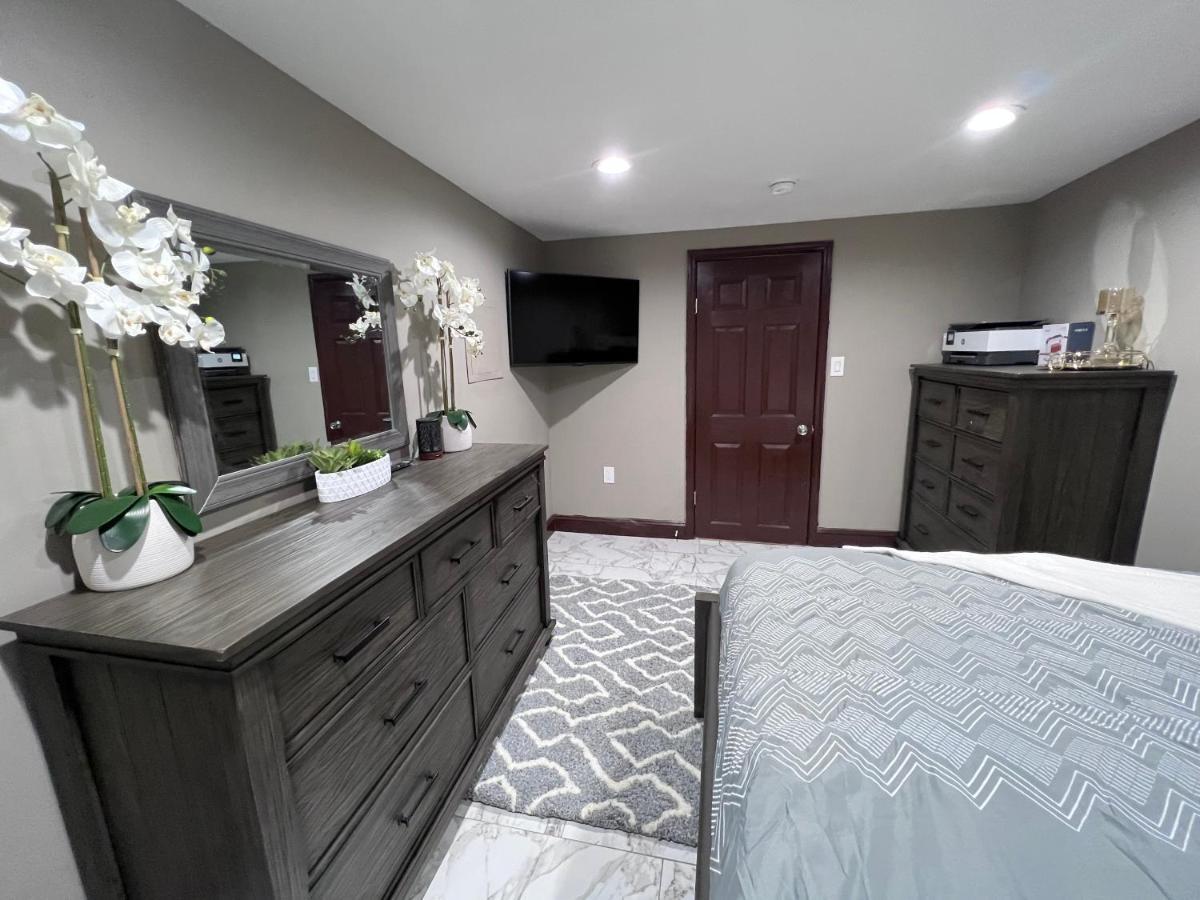 Luxury 1 Bedroom In Apartment *