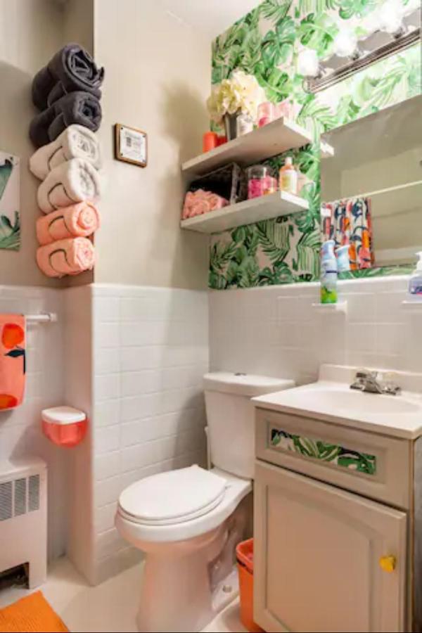 Pink Palace #2, 1-bedroom Full Apt, Free Parking