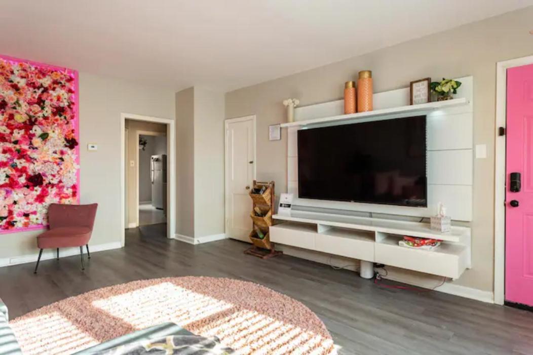 Pink Palace #2, 1-bedroom Full Apt, Free Parking Philadelphia