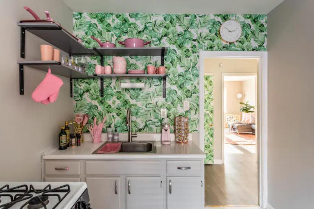 Apartment Pink Palace #2, 1-bedroom Full Apt, Free Parking