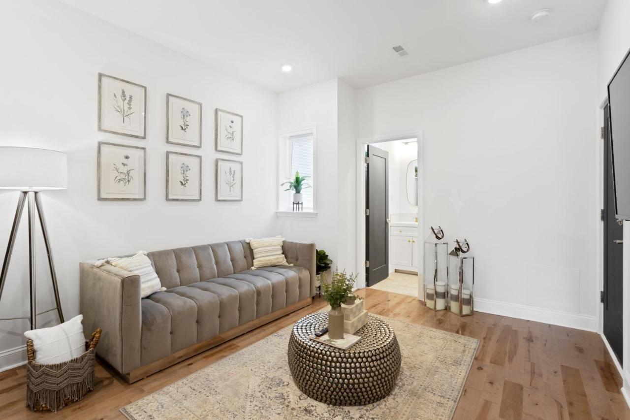 Elegant 1 Bedroom Unit In Apartment *
