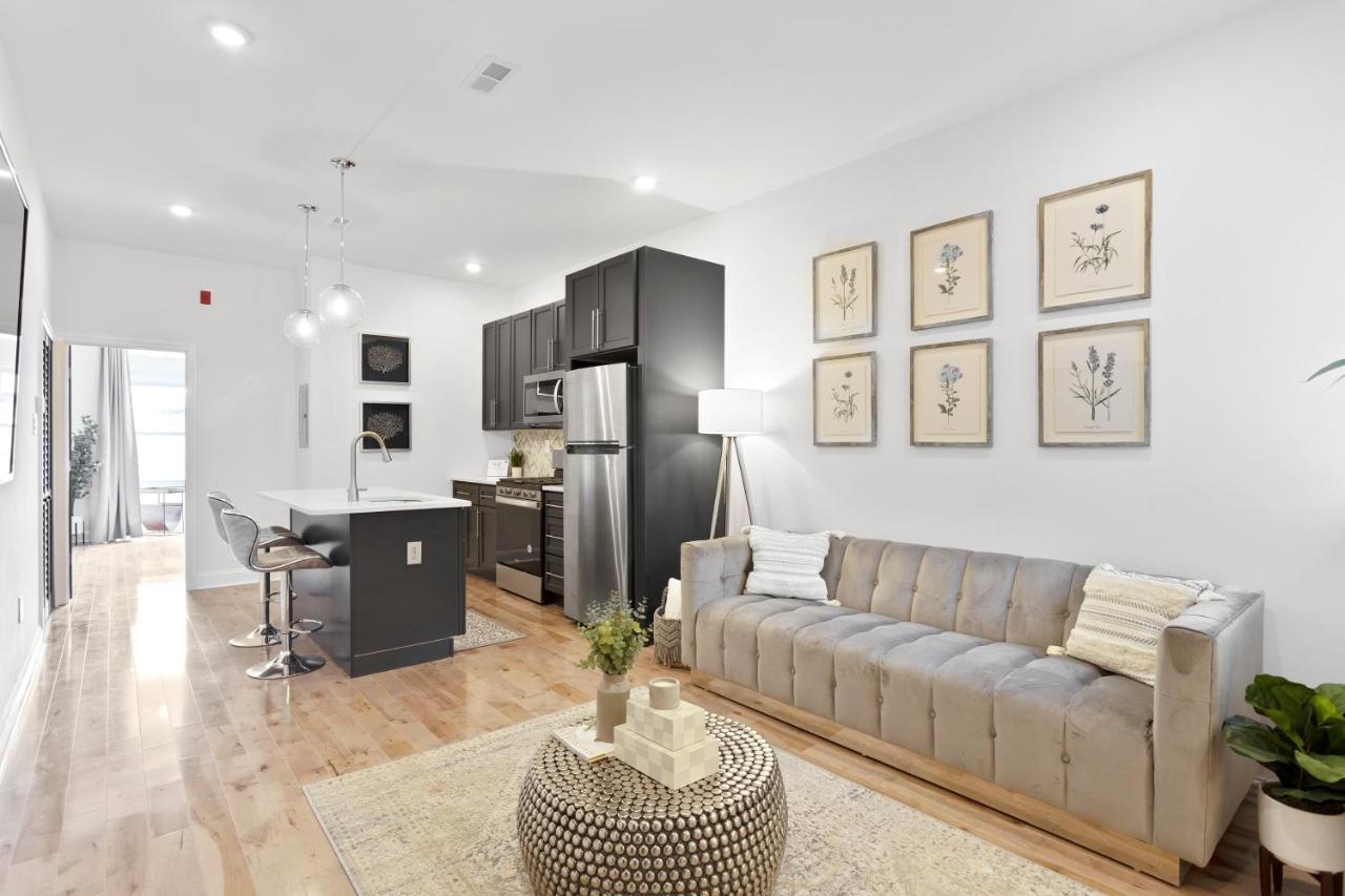 Elegant 1 Bedroom Unit In *
