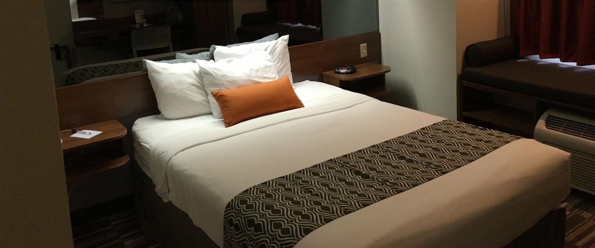 Hotel Microtel & By Wyndham Airport