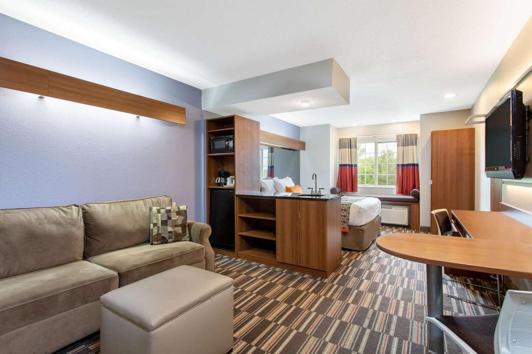 Microtel & By Wyndham Airport Hotel 2*