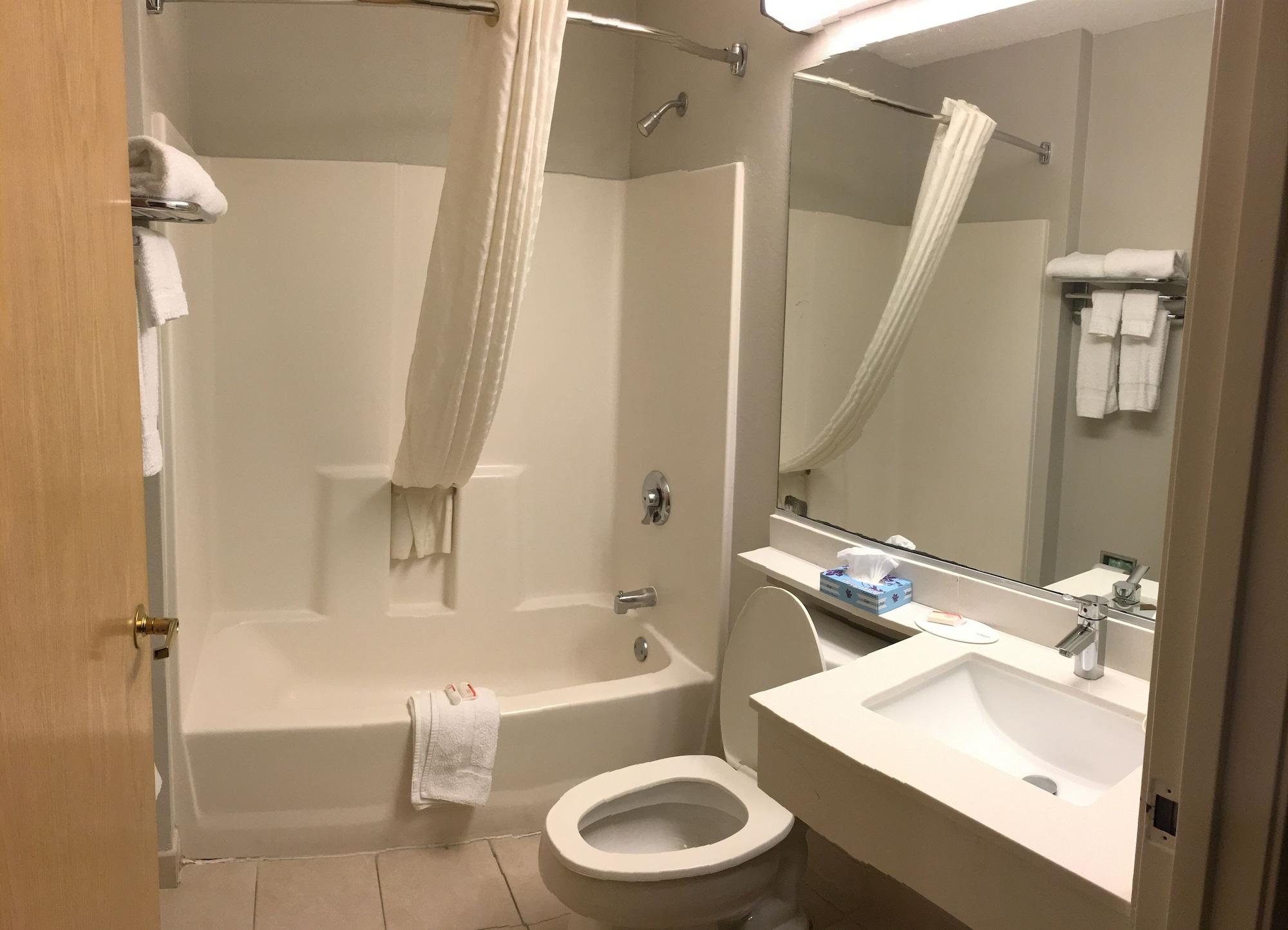 Hotel Microtel & By Wyndham Airport 2*