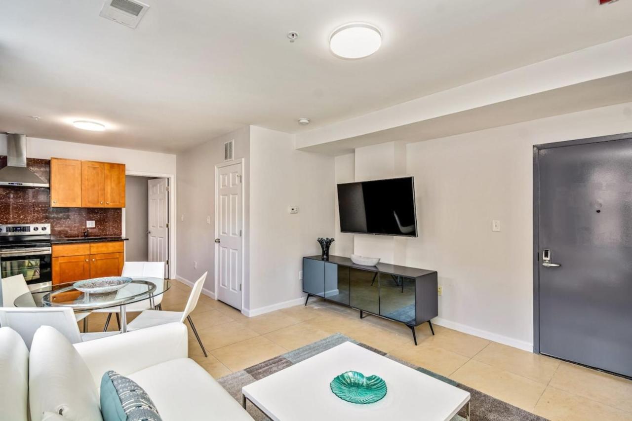 Apartment Stylish & Great Location Next To The Convention Center *