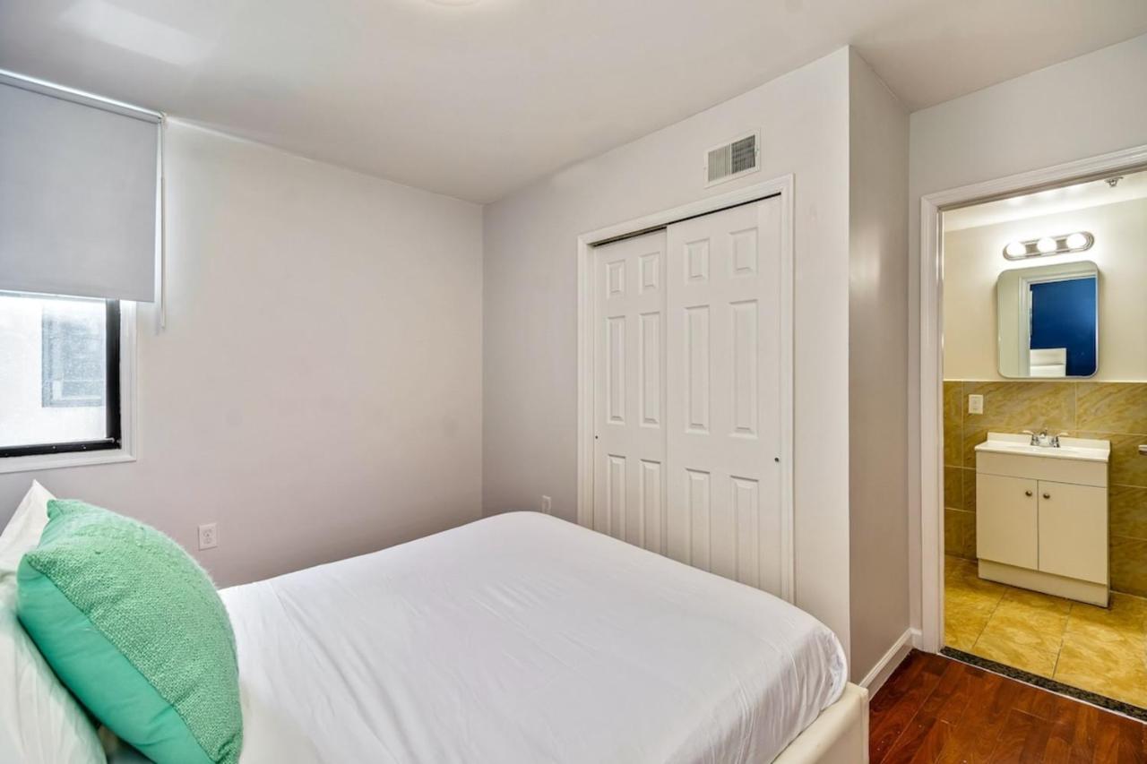 Apartment Stylish & Great Location Next To The Convention Center