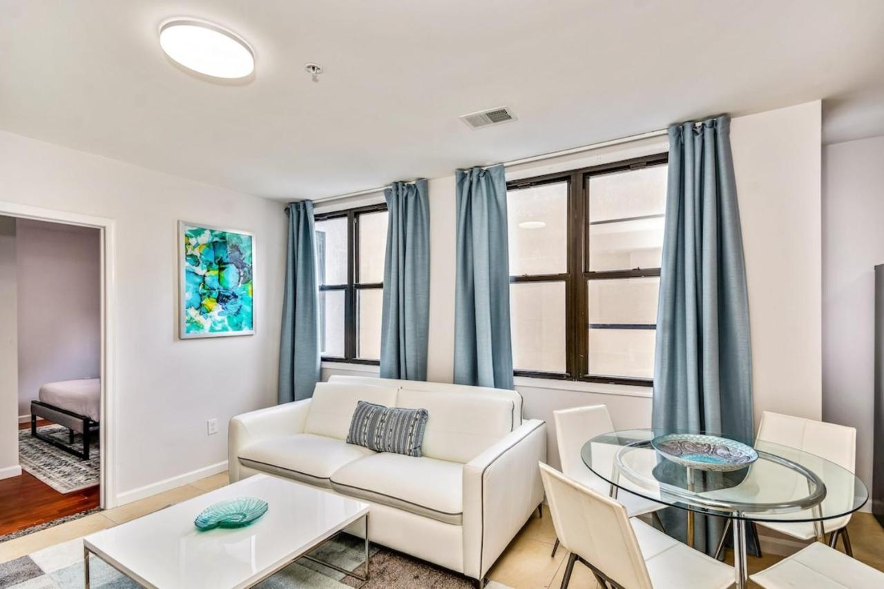 Stylish & Great Location Next To The Convention Center Apartment *