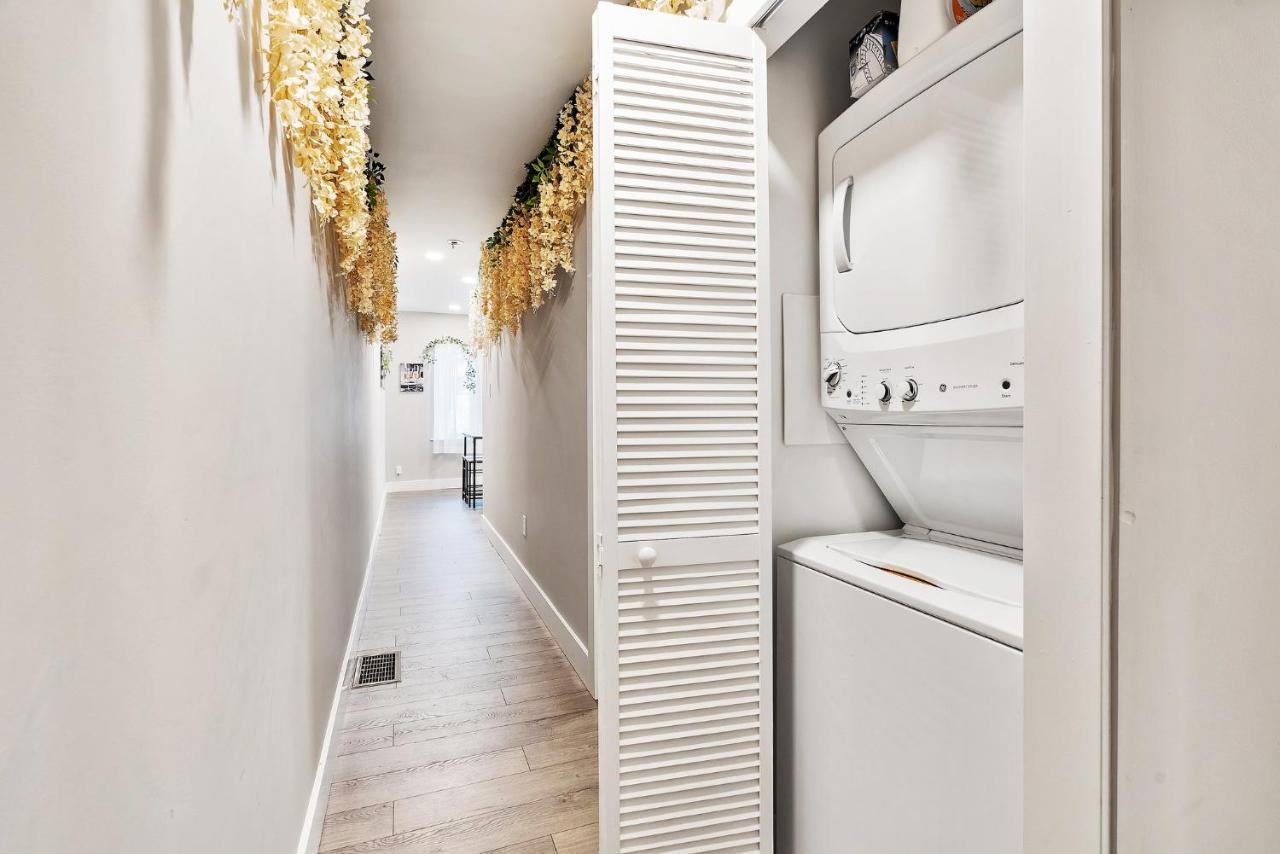 The Flower House- 2 Bdr W King Bed & 2 Private Bath *