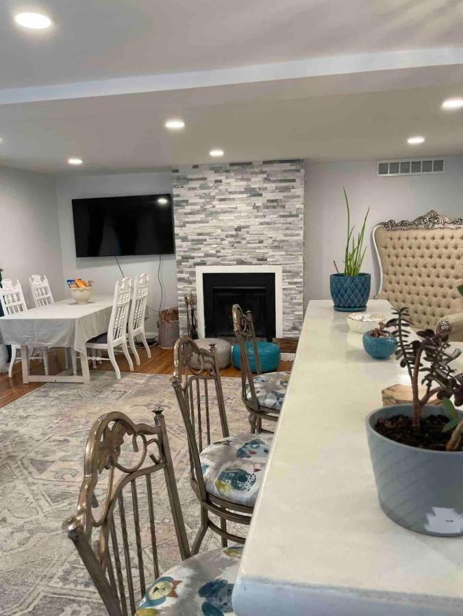 A Regal Retreat- Exclusive Parking, Prime Location * Philadelphia