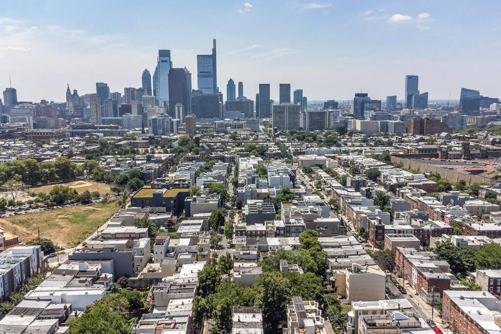 Trendy Fairmount Gem-5 Star Location, Roof Deck, Parking, Gr8 For Families Apartment