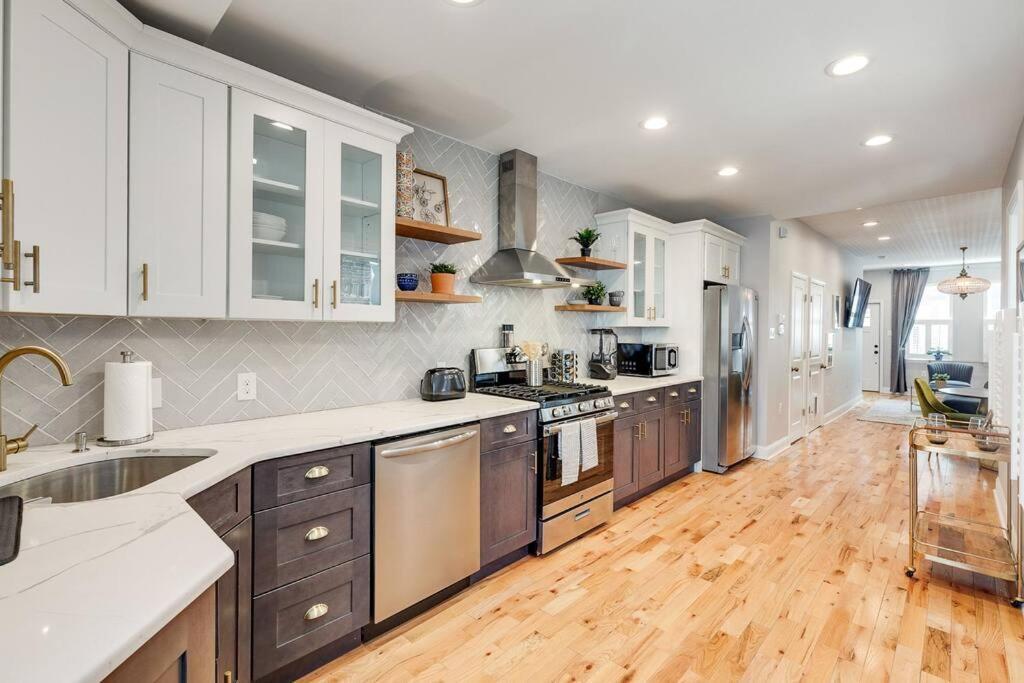 Trendy Fairmount Gem-5 Star Location, Roof Deck, Parking, Gr8 For Families *