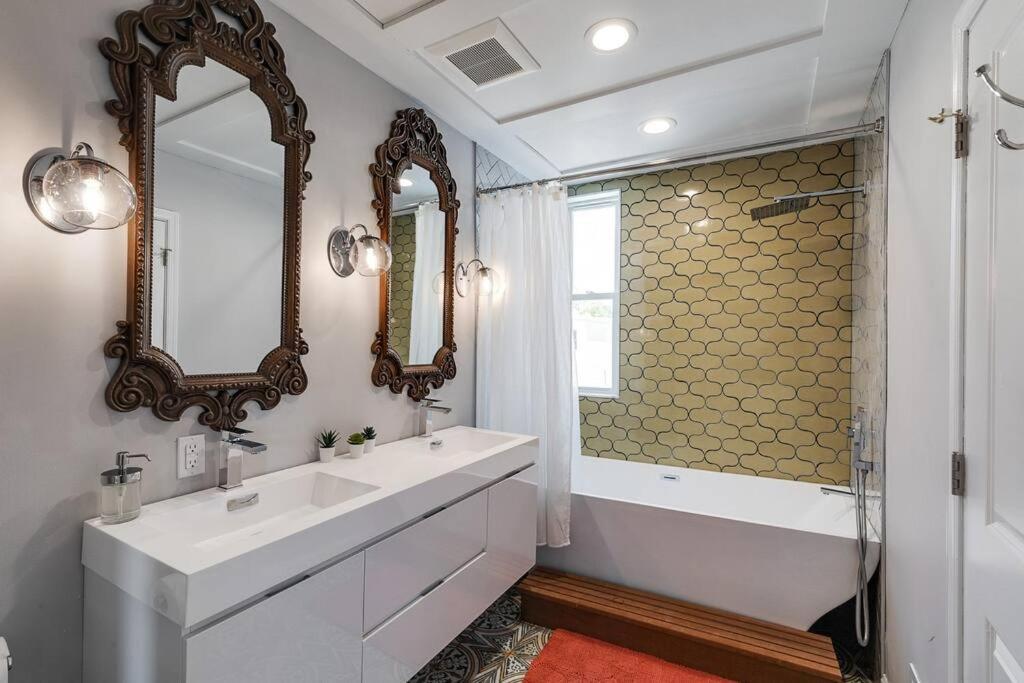 Trendy Fairmount Gem-5 Star Location, Roof Deck, Parking, Gr8 For Families