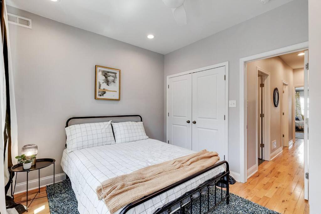 Trendy Fairmount Gem-5 Star Location, Roof Deck, Parking, Gr8 For Families Apartment