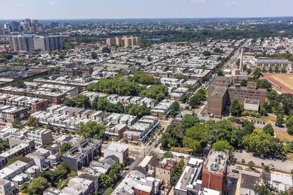 Trendy Fairmount Gem-5 Star Location, Roof Deck, Parking, Gr8 For Families Apartment Philadelphia